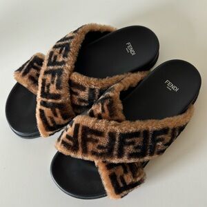 gorgeous Fendi furry slides - only worn 3 times